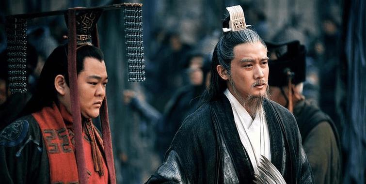 刘备、黄忠、曹操出装攻略（三国战场中的装备选择与策略）