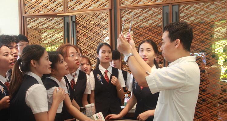 海南攻略旅游管理技能（发现独特风情，提升旅游管理水平）