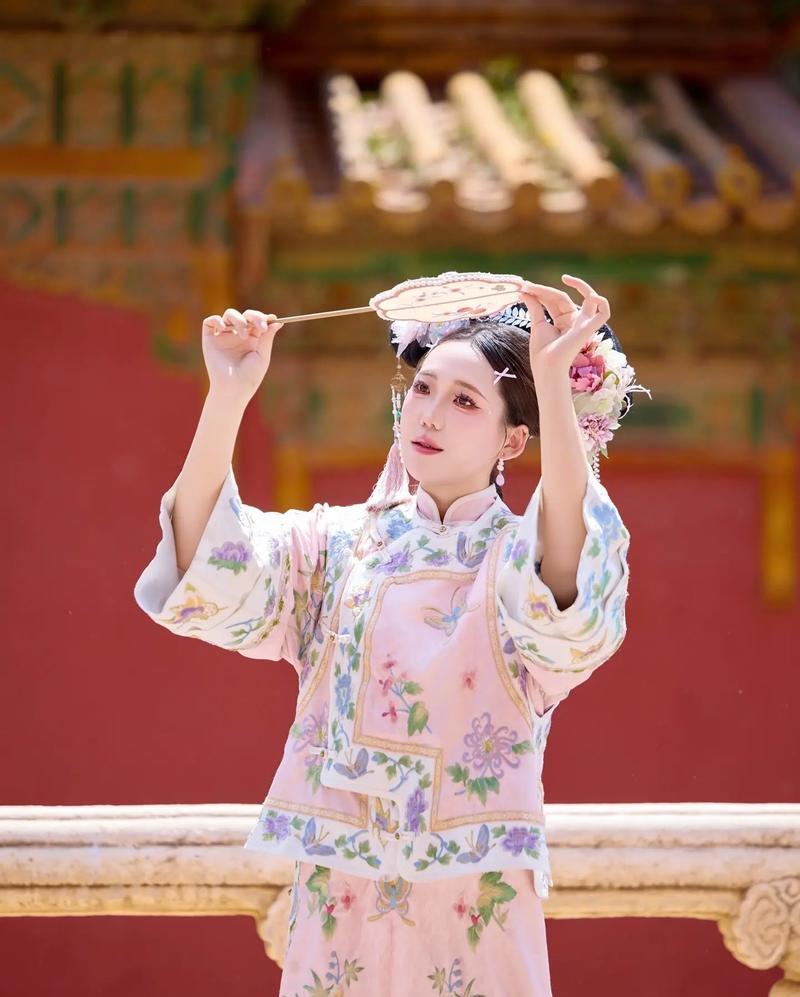 清宫格格换装小游戏攻略（玩转穿越梦想，亲身体验清宫格格的独特魅力）